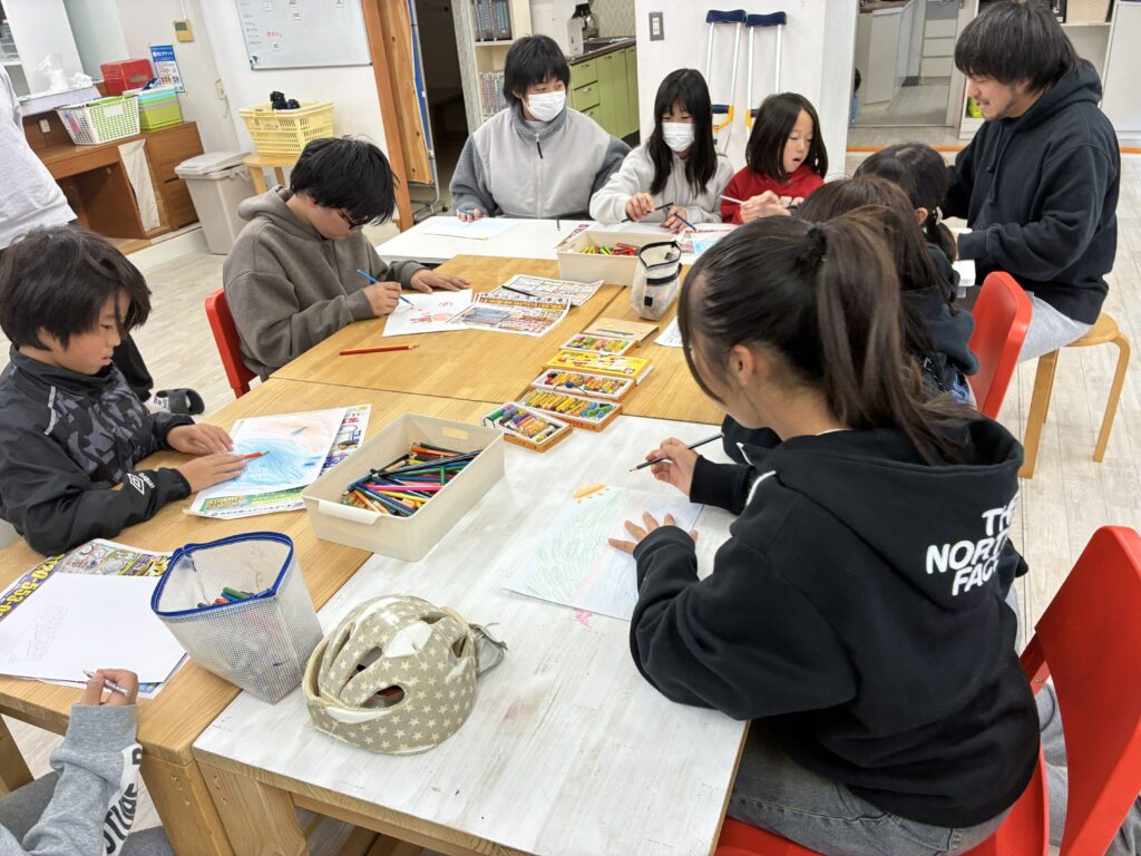 LAZOVivace(放課後デイサービス)にて、モザイクアート展展示作品制作のワークショップ風景