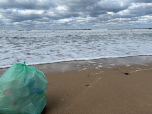 ２０２５年１２月２６日　岩屋海岸ビーチクリーン活動